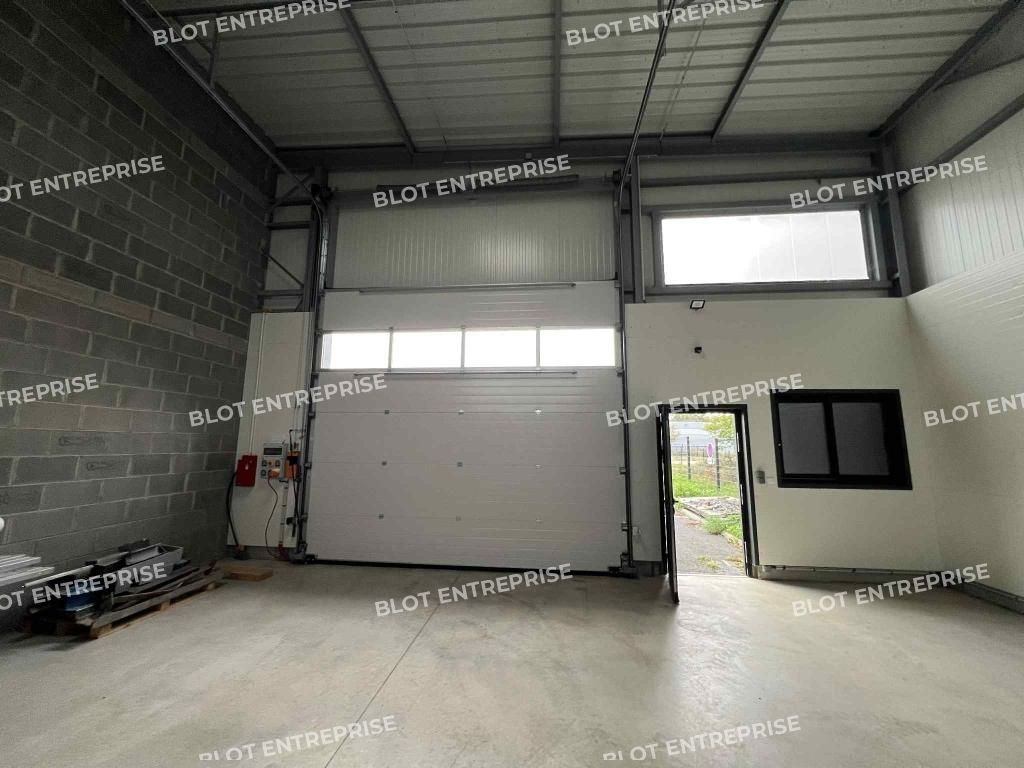 Location entrepôts 150 m² non divisibles
