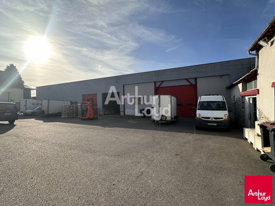 Location local d''activites 910 m² divisibles à partir de 450 m²