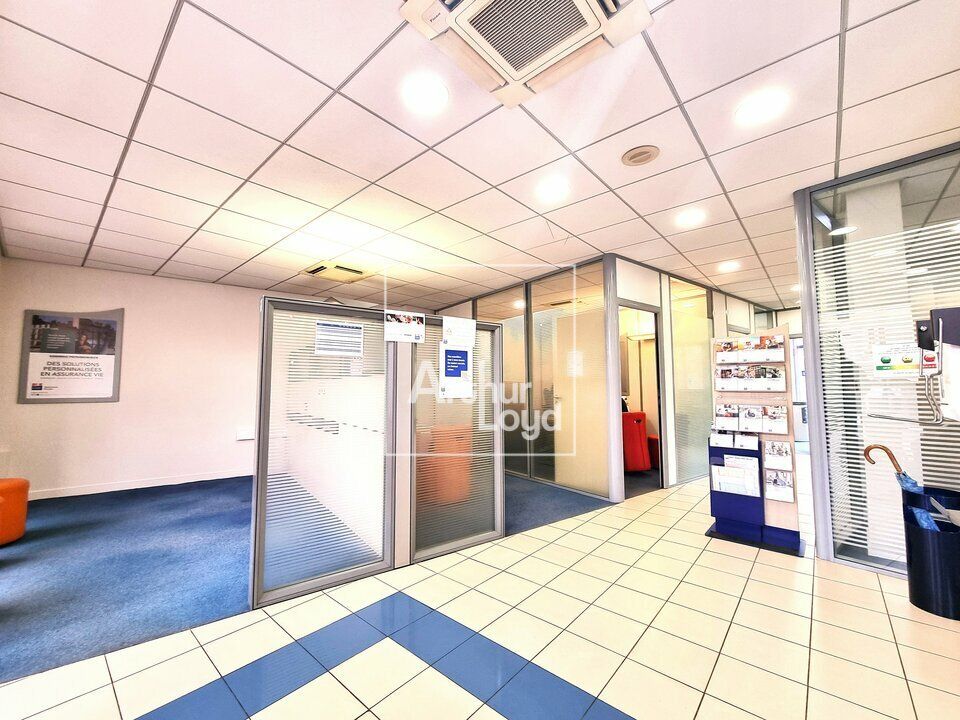 Location local commercial 177 m² non divisibles