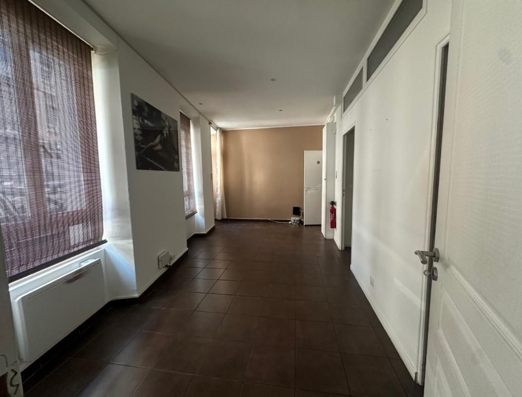Location local commercial 35 m² non divisibles