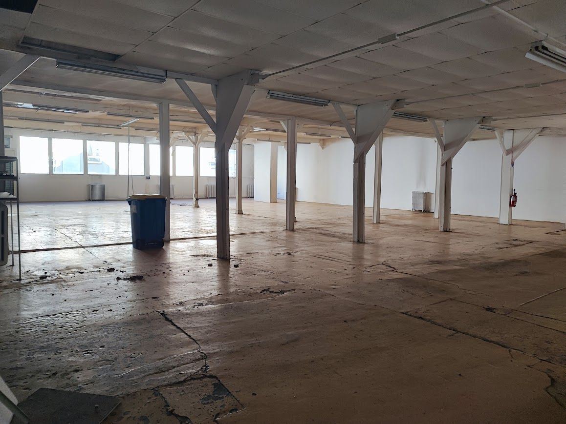 Vente local 903.00 m² à LIMOGES