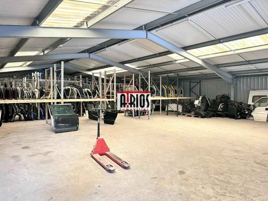 Location entrepôts 940 m² non divisibles