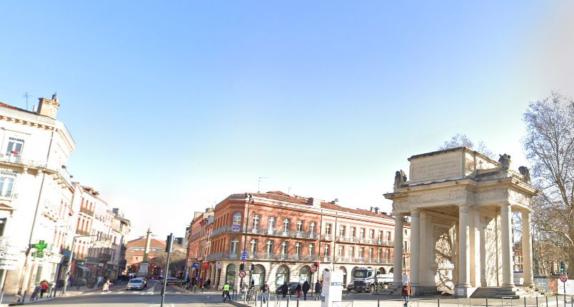 Location local commercial 82.00 m² à TOULOUSE