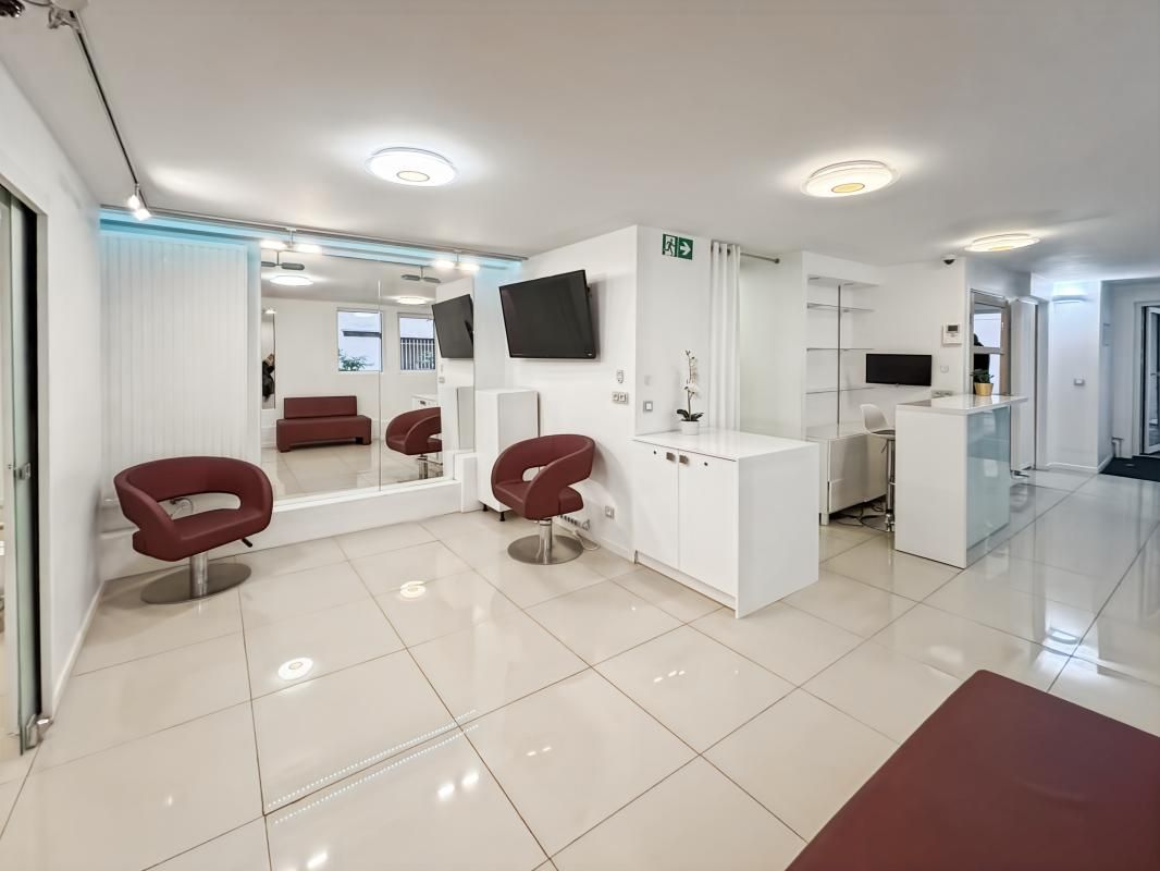 Location local commercial 77 m² non divisibles