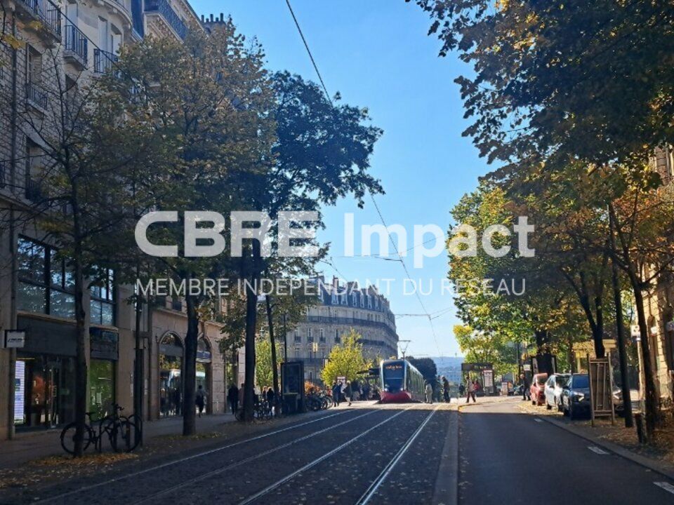 Location local commercial 444.3 m² non divisibles