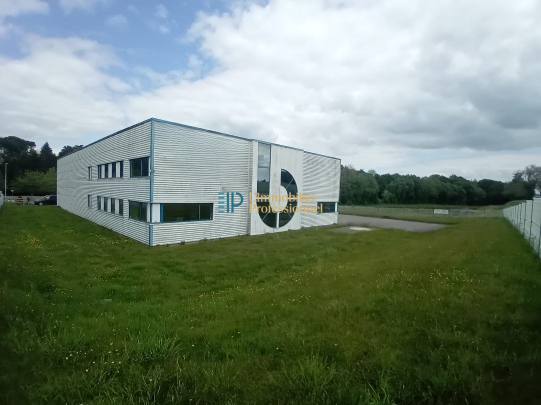 Location local 940 m² à Saint-Evarzec