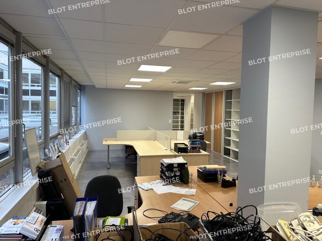 Location bureaux 200 m² non divisibles
