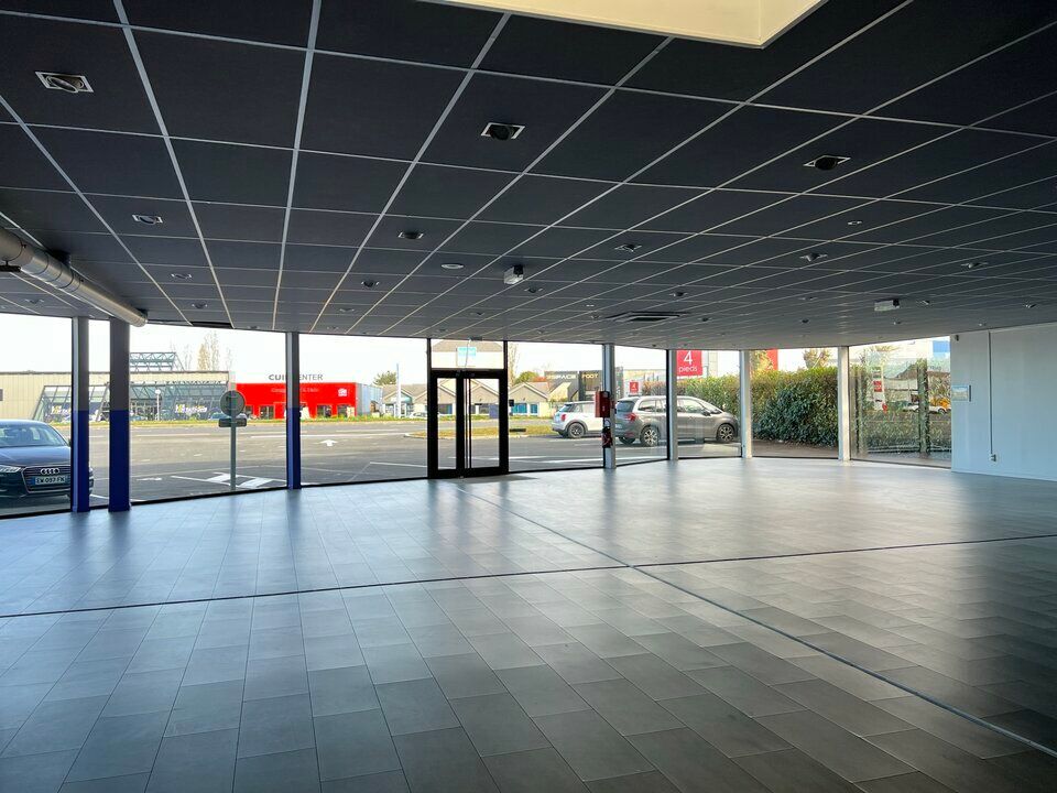 CHAMBRAY-LES-TOURS LA VRILLONNERIE LOCAL COMMERCIAL A LOUER 1000 M² - AV. DU GRAND SUD