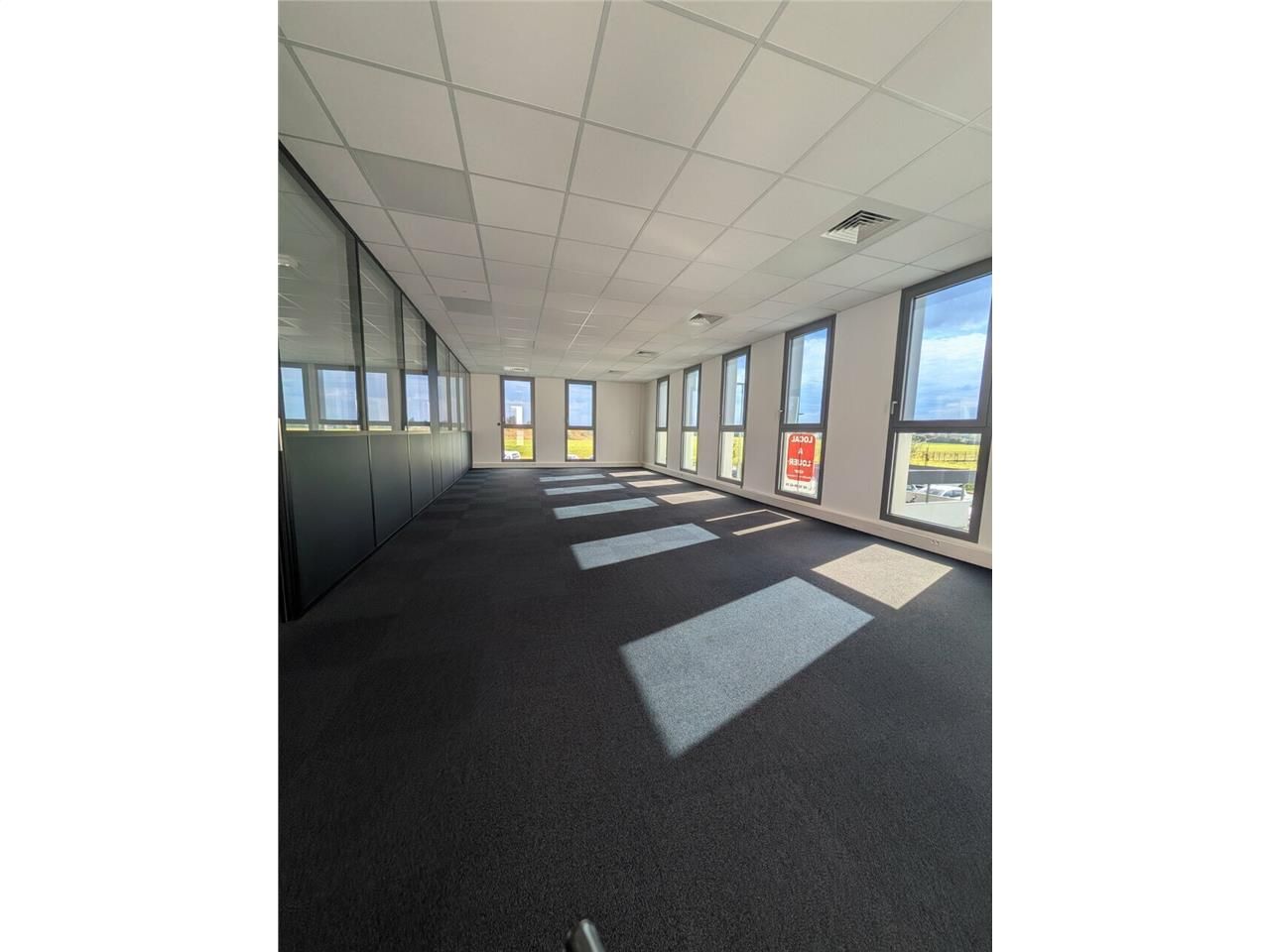 A louer bureaux d'environ 429m² 