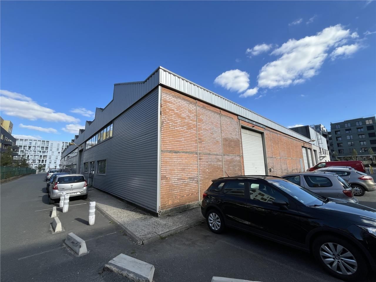Location local 820 m² à Massy