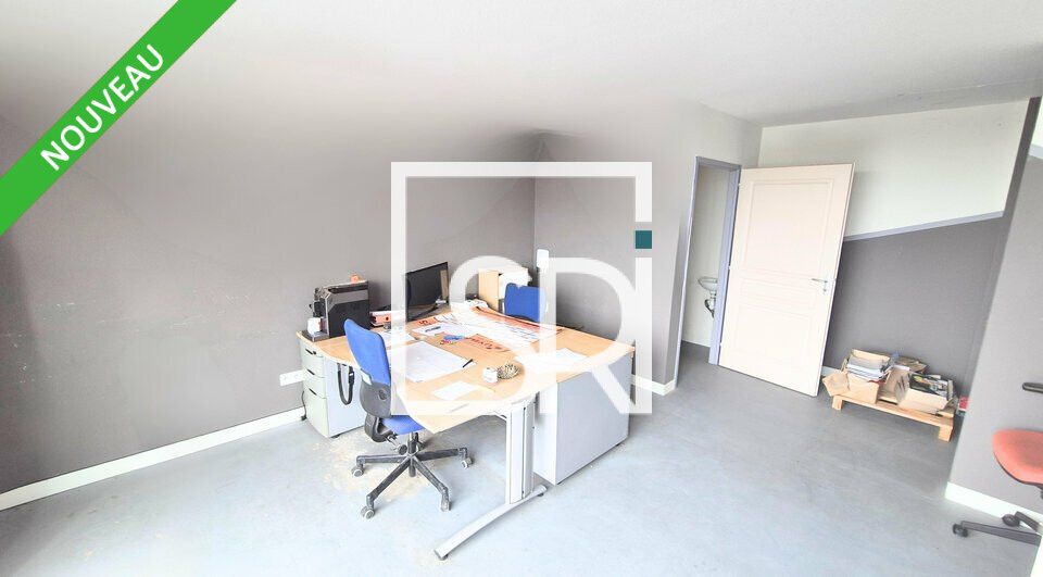 LOCATION LOCAL D'ACTIVITÉ / ENTREPOT de 164 m2 + BUREAUX de 28 m2 + TERRAIN  63530 SAYAT