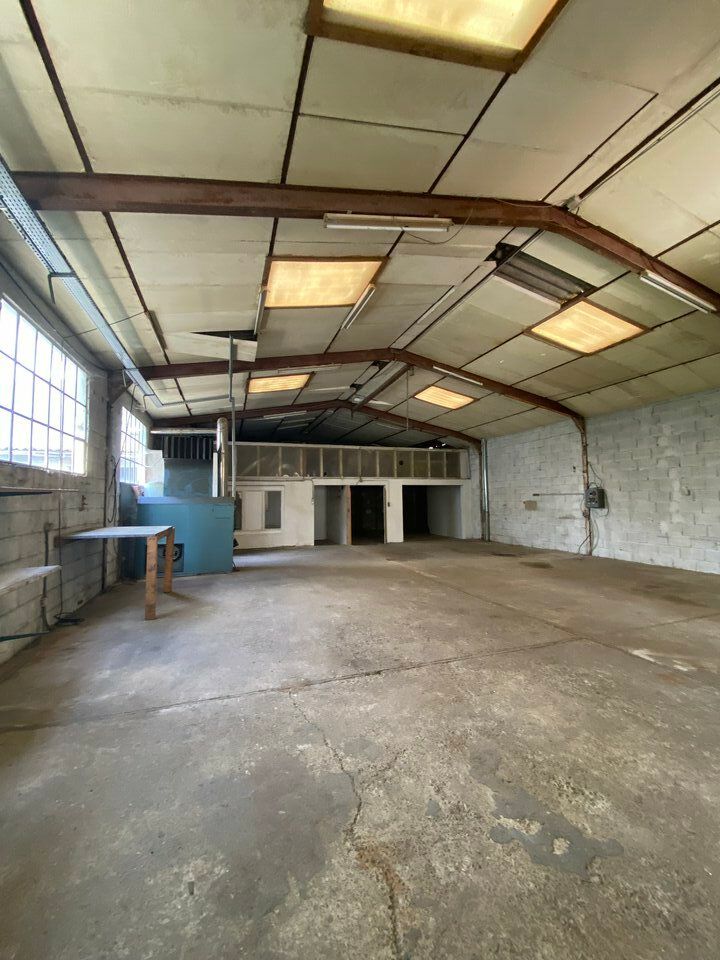 Location entrepot 220 m² non divisibles