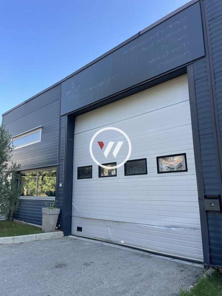 Location local d''activites 323 m² non divisibles