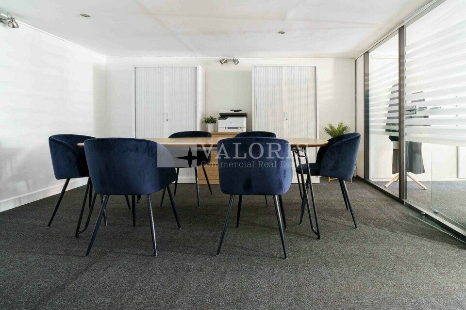 Rare, RDC sur rue, traversant. Duplex prêt à l'emploi !