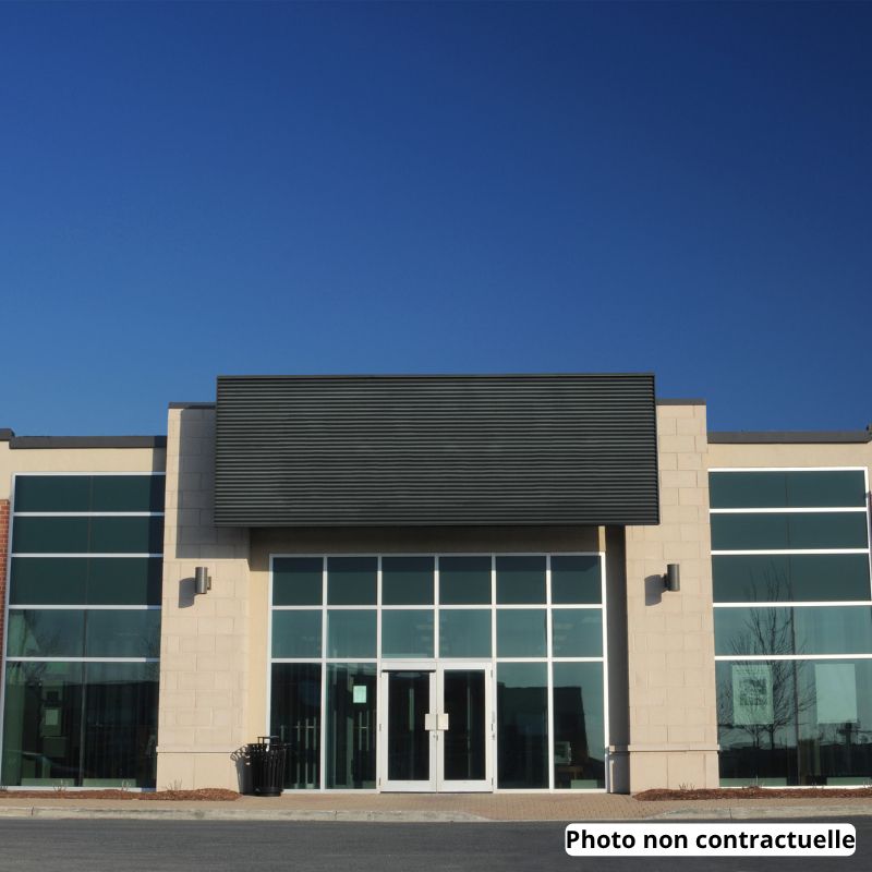 Location local 450.00 m² à MACON