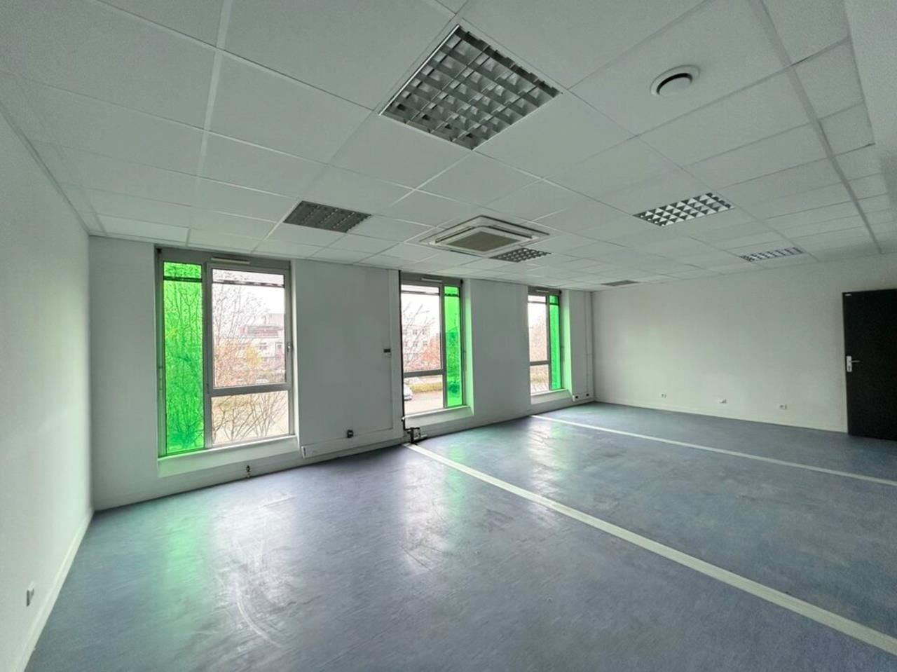 location - bureau - loos