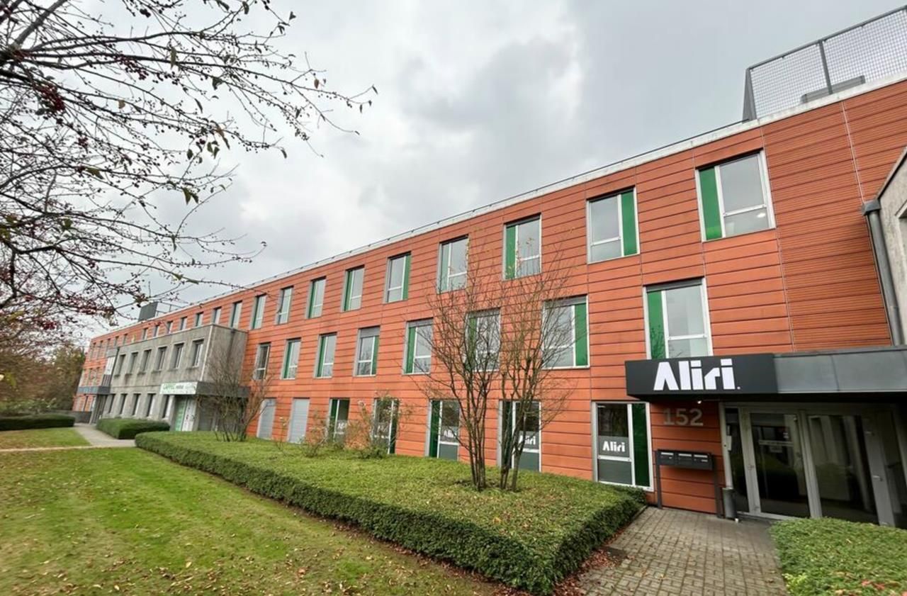 location - bureau - loos