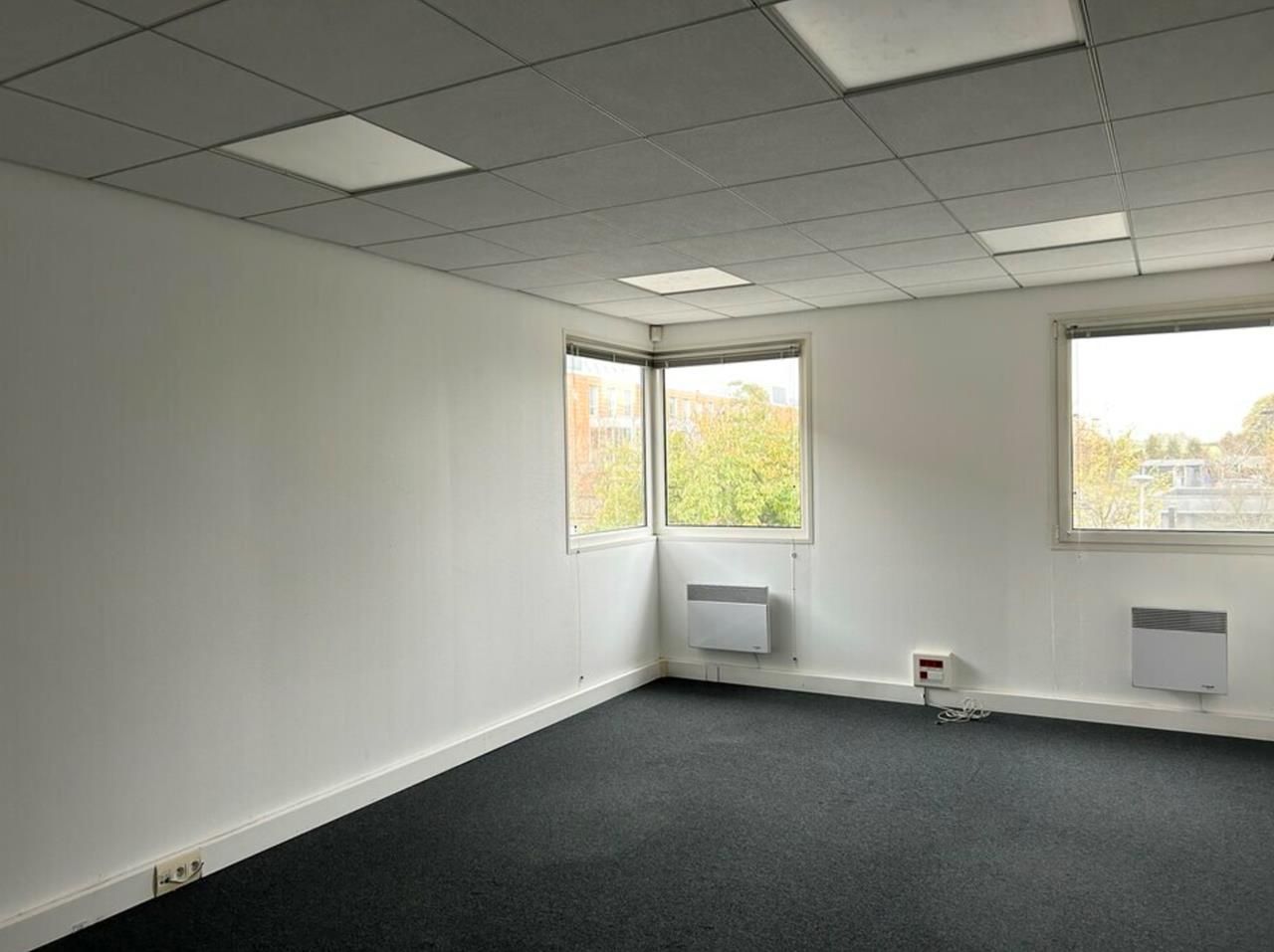 location - bureau - loos