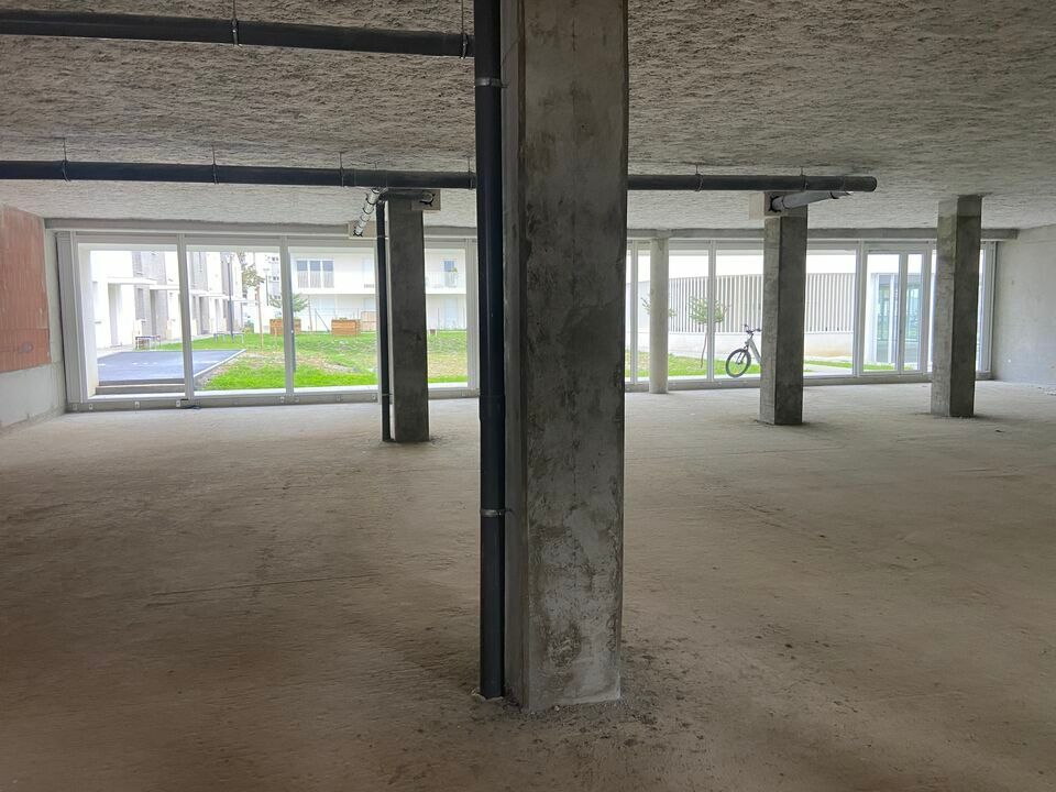 Location local commercial 273 m² non divisibles