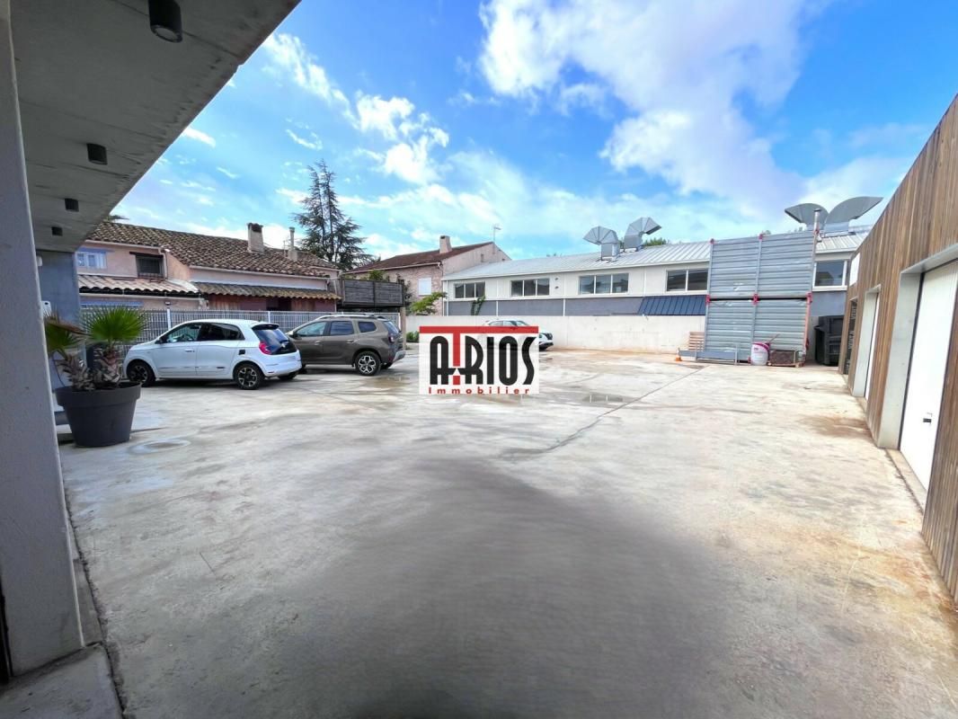 Location entrepôts 406 m² non divisibles