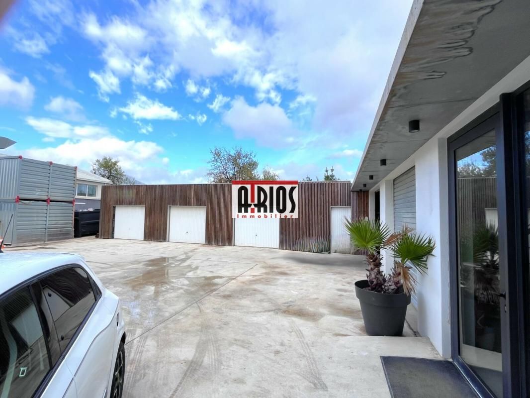 Location entrepôts 406 m² non divisibles