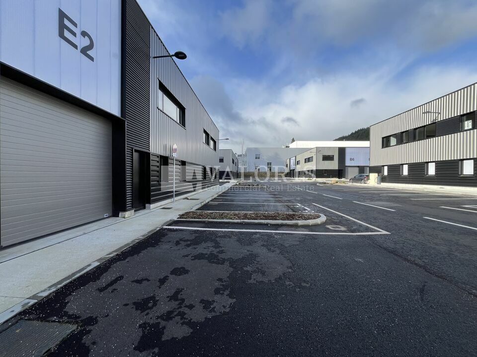 Vente local d''activites 4546 m² divisibles à partir de 169 m²