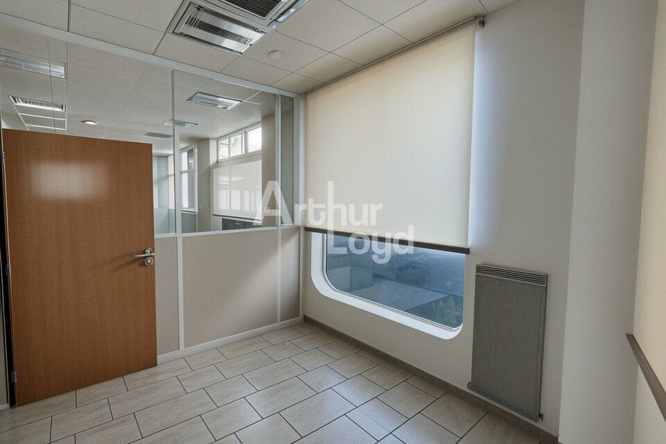 Local commercial / Bureau à vendre à Aix les bains-en emplacement 1bis