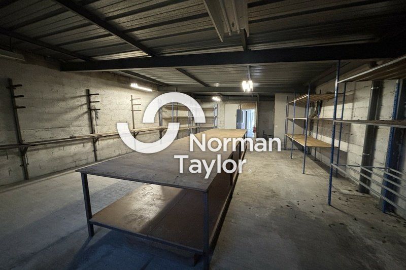 Location local d''activites 216 m² divisibles à partir de 66 m²