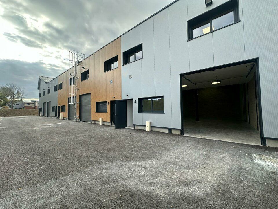 ACTI'LOG Transaction vous propose à la location, un local d'activités / bureaux, situés à Herouville-en-Vexin.