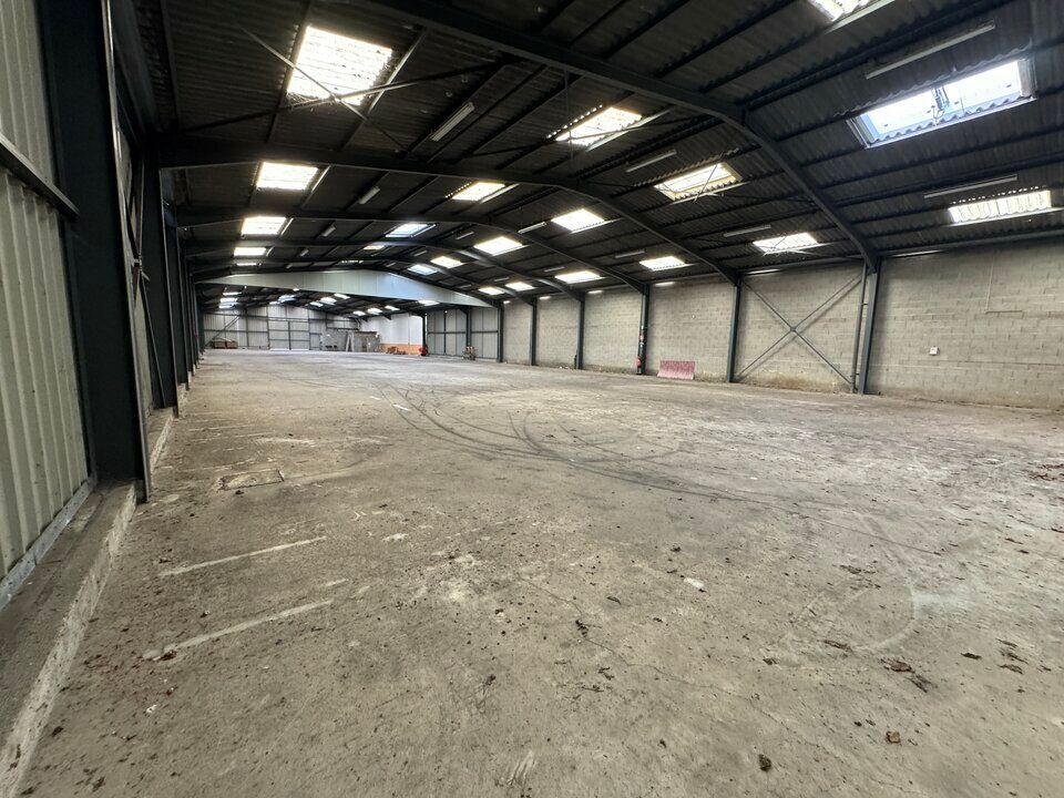 TOURS SUD SAINT-AVERTIN LES AUBUIS JEAN PERRIN - A LOUER ENTREPÔT 1 375 M²