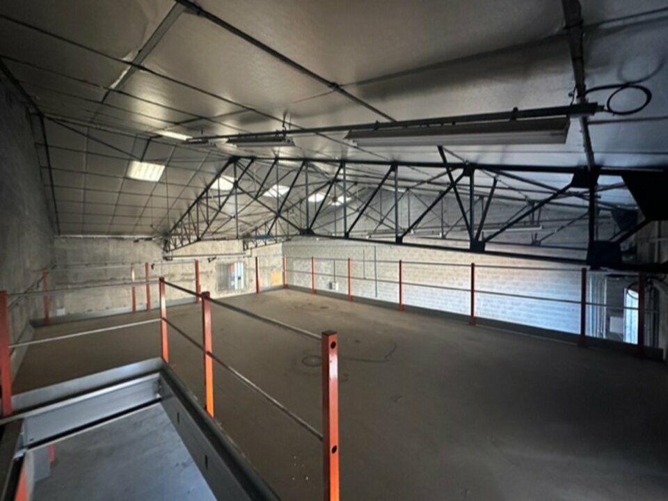 Location local d''activites 310 m² non divisibles