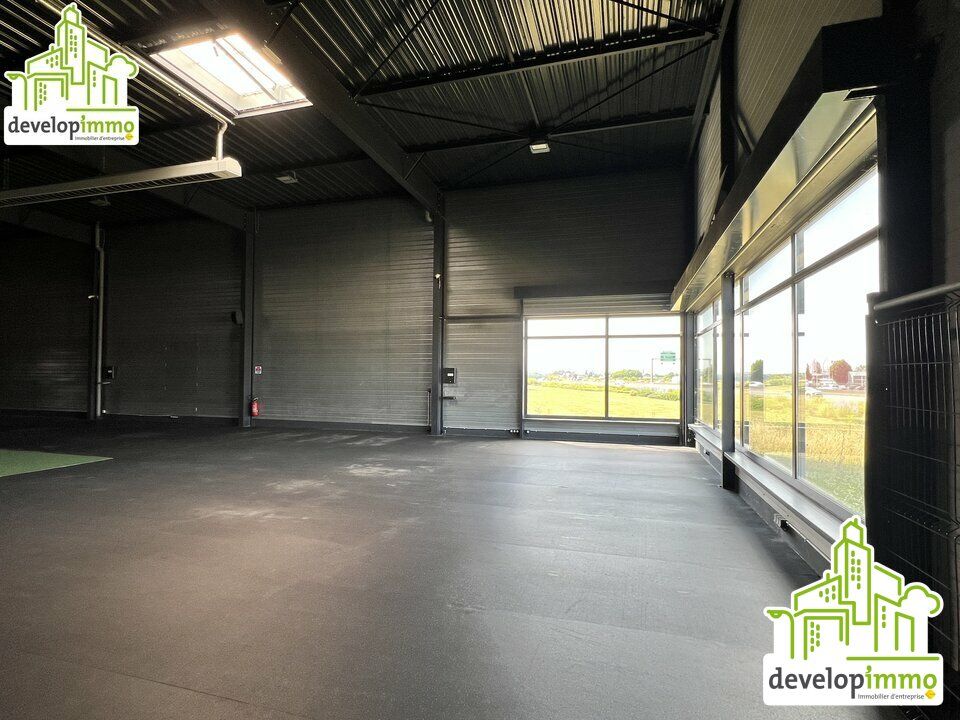 Ilmmeuble à vendre en façade de périphérique