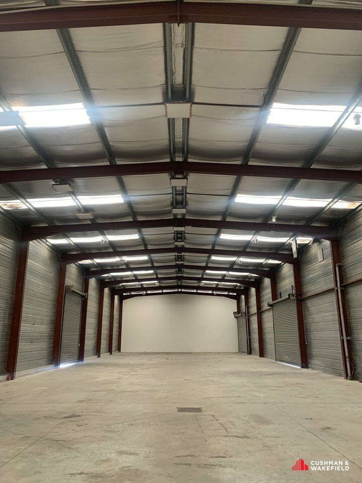 Location local d''activites 900 m² non divisibles