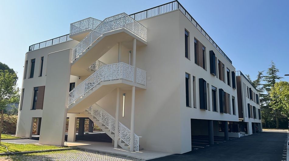 Location bureaux 811 m² à Meyreuil