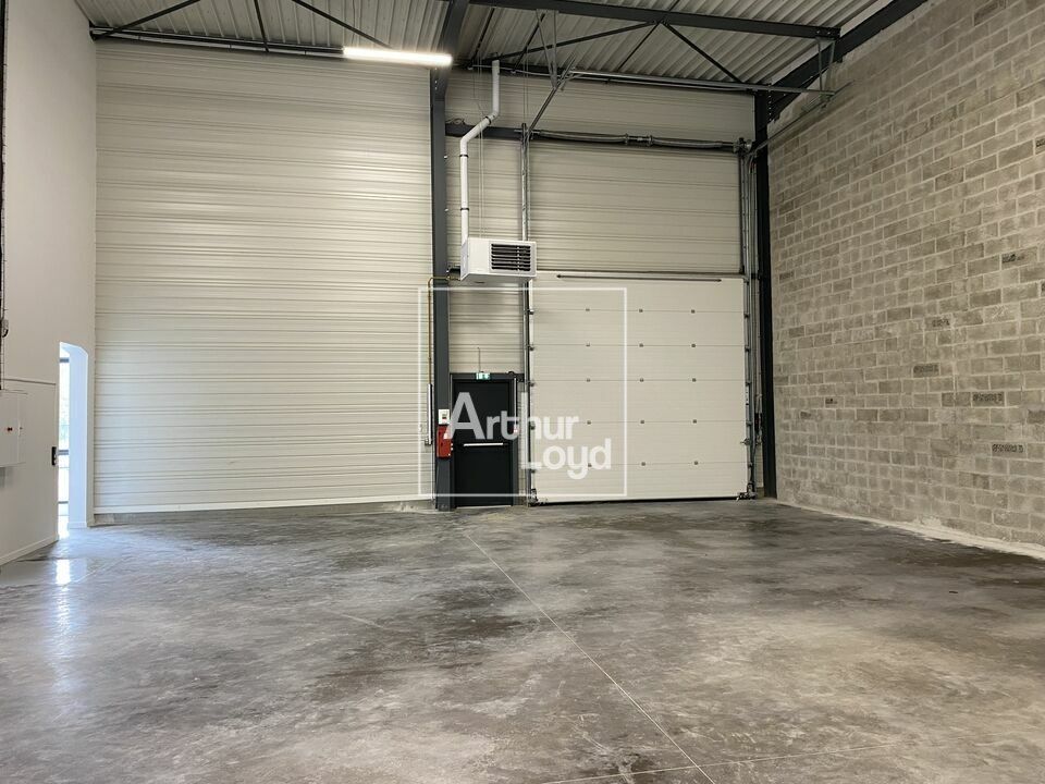 GRIGNY LOCAL NEUF A LOUER