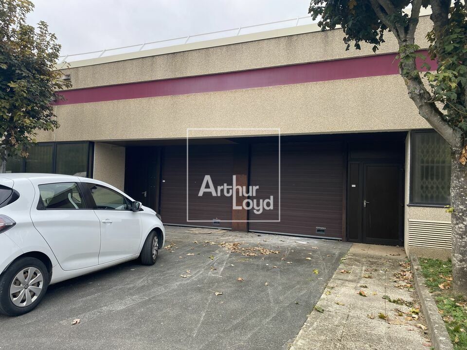 Location local d''activites 1225 m² divisibles à partir de 210 m²