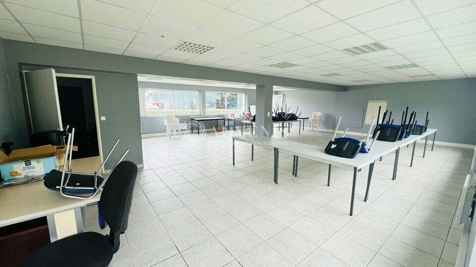 A LOUER - BUREAUX - 223 M²