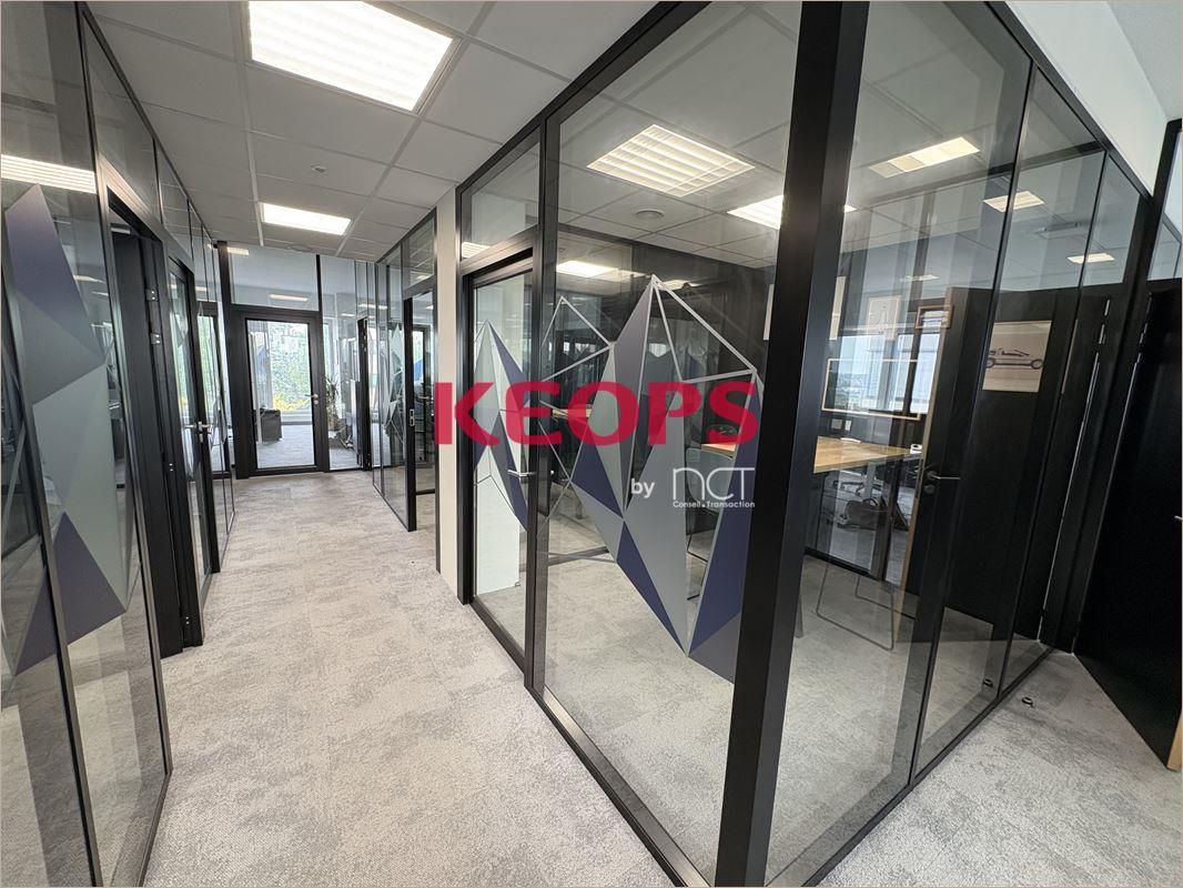 Location Bureaux récents 299 m² non divisibles
