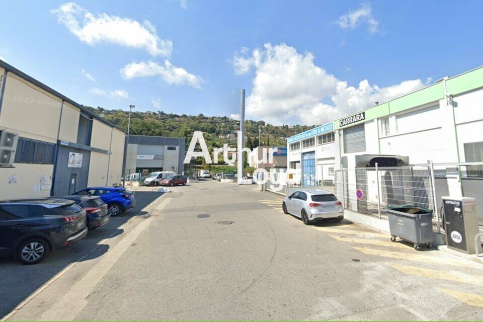 Rare : local d'activité de 237m² à louer sur la zone d'activité de Saint Laurent du Var