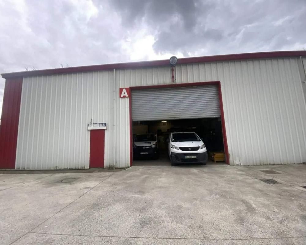 Location entrepôts 947 m² non divisibles