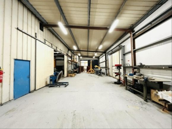 Vente entrepôts 1969 m² non divisibles