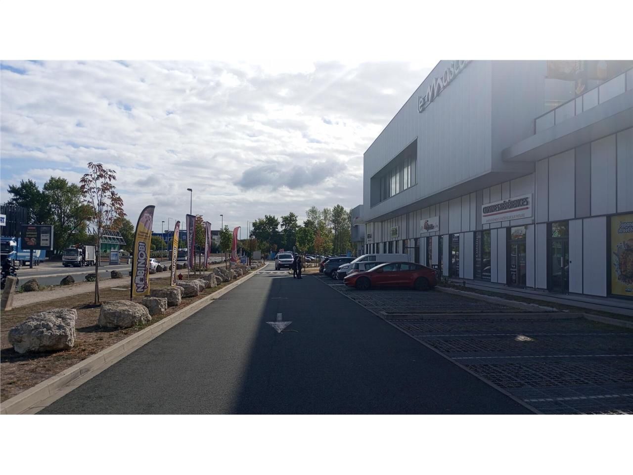 Location local commercial 120.00 m² à BEGLES