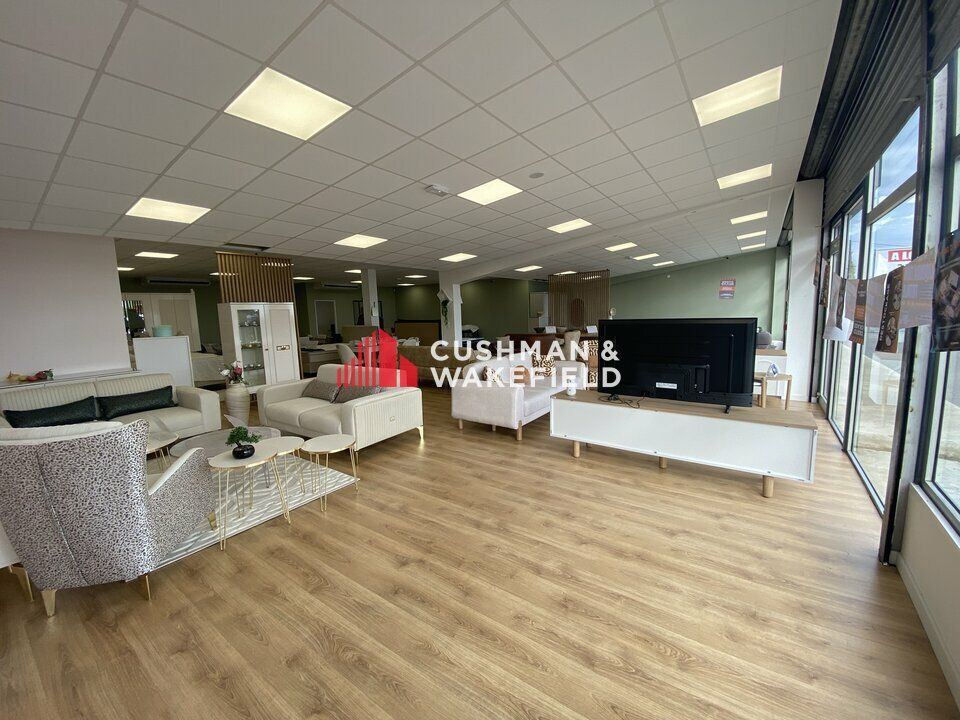 Location local commercial - 300 m²