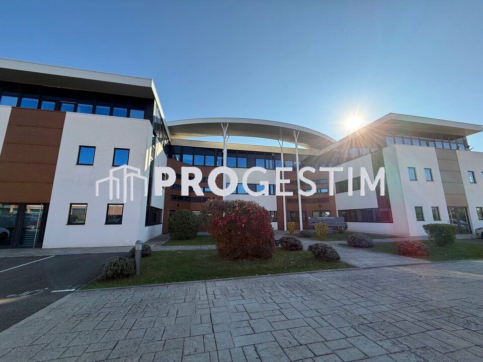 Location bureaux 1275.35 m² divisibles à partir de 60.95 m²