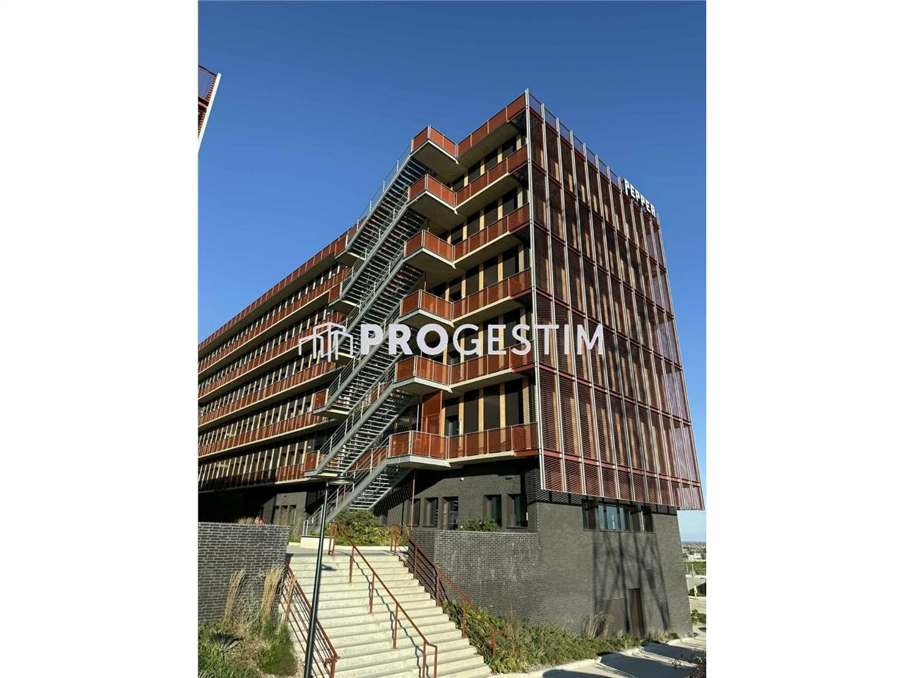 Location bureaux 2057.93 m² divisibles à partir de 77.3 m²