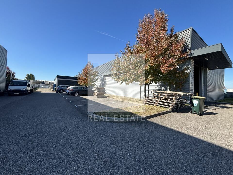 Location local d''activites 1270 m² non divisibles