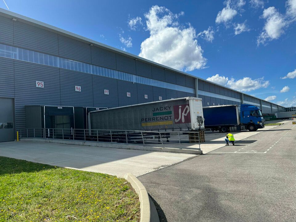 Location local d''activites 24000 m² divisibles à partir de 12000 m²