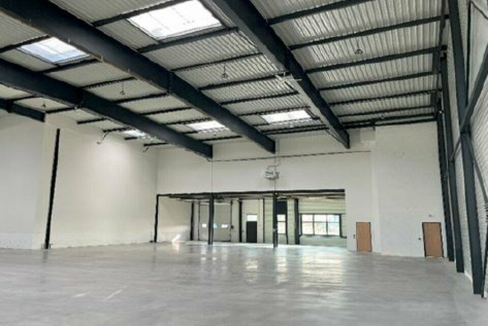 Location local d''activites 3486 m² divisibles à partir de 889 m²