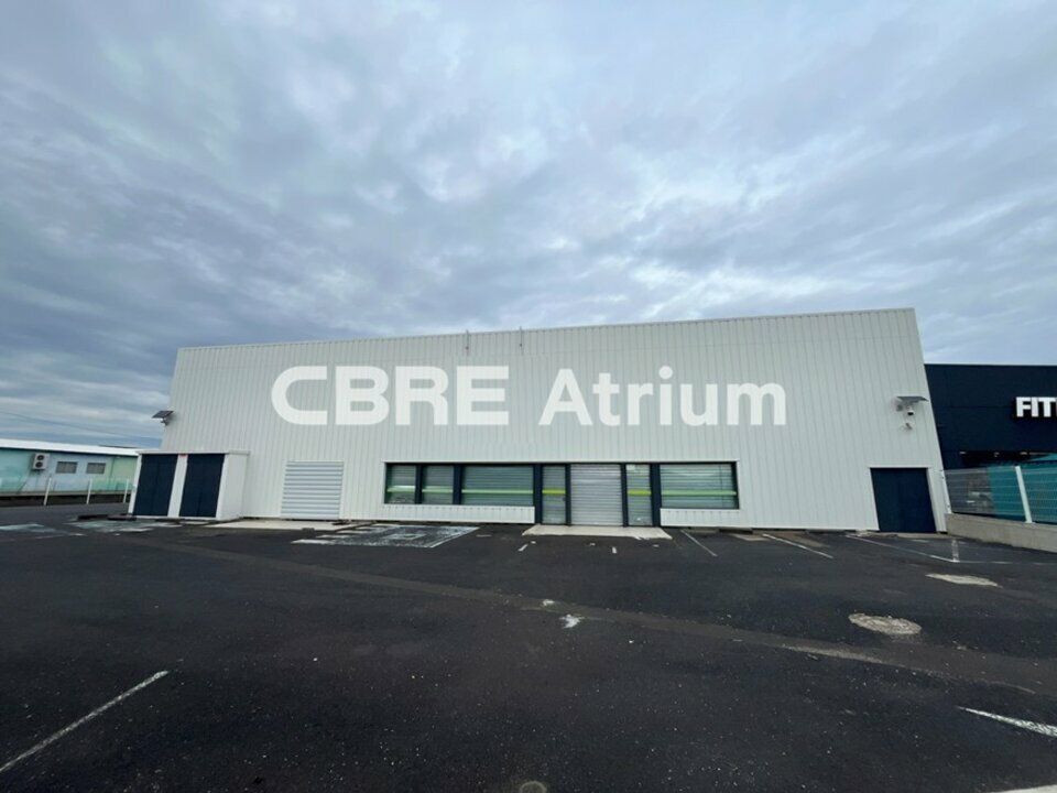 Location local commercial 2610 m² divisibles à partir de 500 m²
