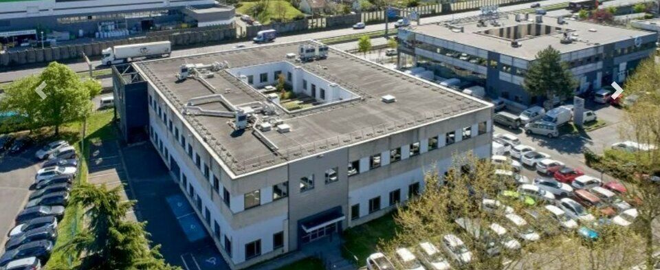 Location local d''activites 1819 m² non divisibles